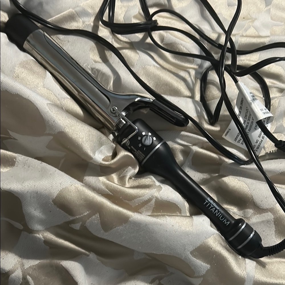 Babyliss Pro Titanium Curling Iron in Black and Silver
